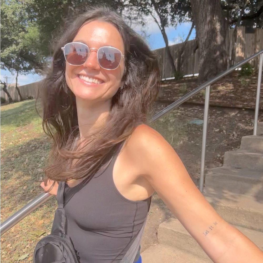 Meet your Posher, Olivia